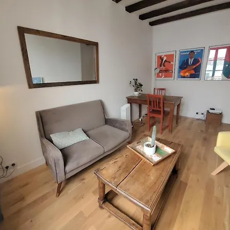 Charming And Quiet Little Cocoon In Paris